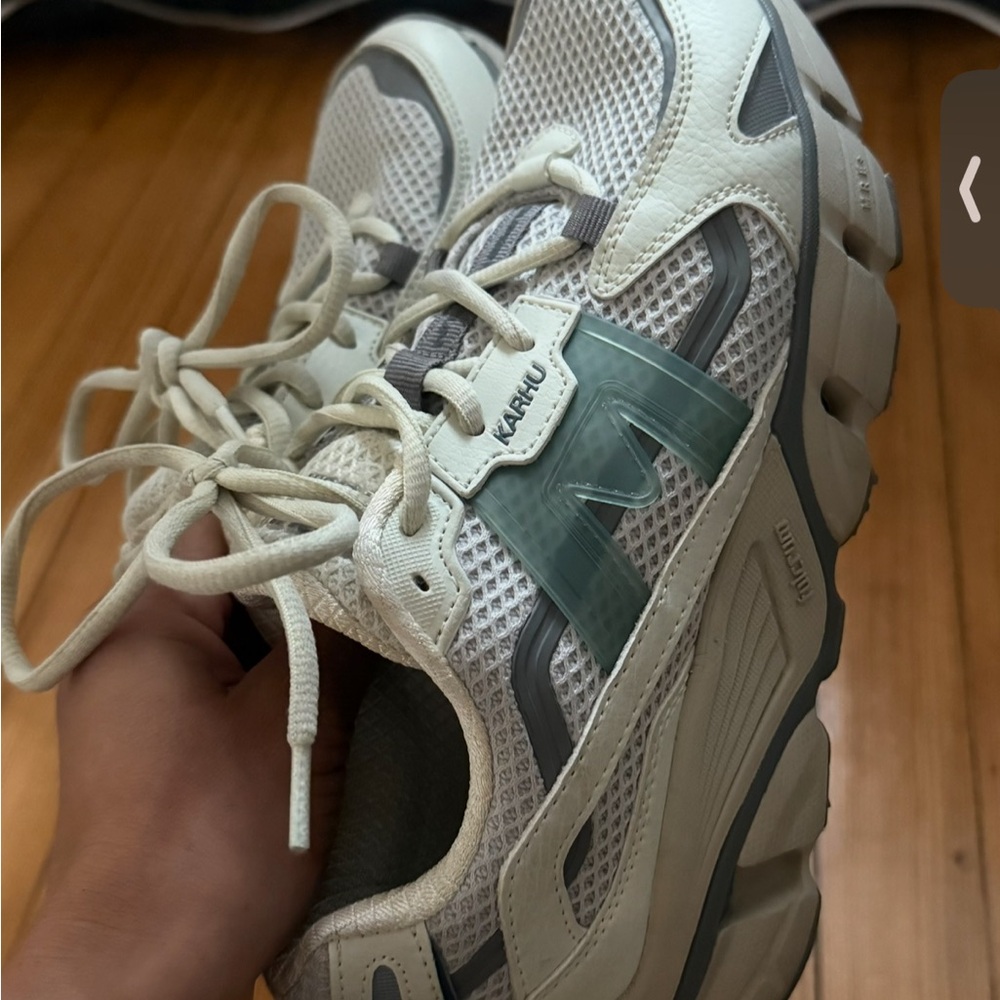 Karhu Women’s Fusion 2.0 Mesh Sneakers - Cream with Sage Accent